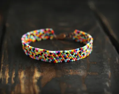 Разноцветный браслет из бисера Купить молодежный браслет ручной работы  Яркий интересный браслет для девушки Летняя бижутерия из бисера в стиле  хиппи