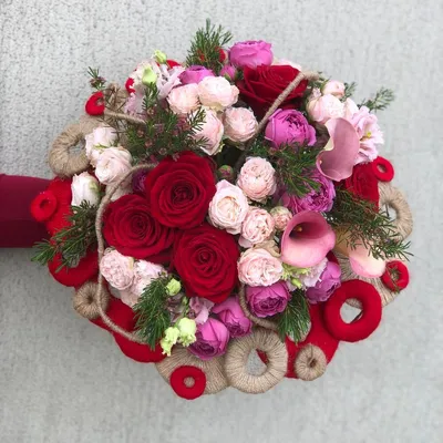 Красивый букет цветов,два свадебных …» — создано в Шедевруме