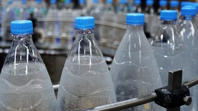 Правильное хранение воды в пластиковых бутылках | Компания Живая Вода | Дзен