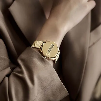 На какой руке носят часы мужчины и женщины: история и правила ношения