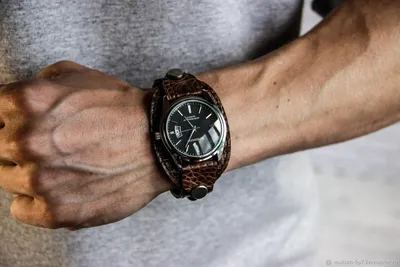 Как носить часы и браслет на одной руке?