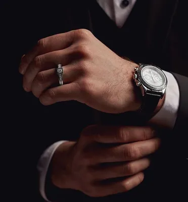 На какой руке носят часы женщины и мужчины по этикету: правила