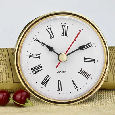 Винтажные часы с римскими цифрами . Векторное изображение ©Remo_Designer  277575198