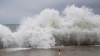 Волны семь метров высотой: мощный шторм ждут на побережье Черного моря -  РИА Новости Крым, 26.11.2023