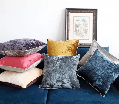 Украшаем гостиную: 10 самых красивых декоративных подушек