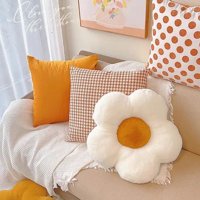 Декоративные подушки в интерьере гостиной. Рассказываем!