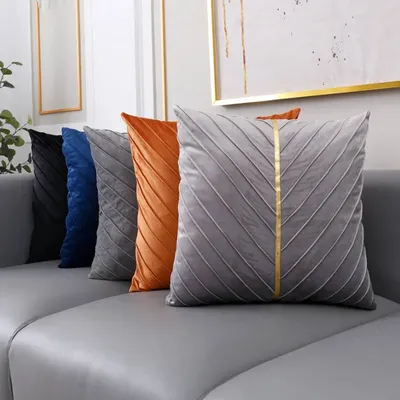 Шикарные декоративные подушки: купить с доставкой в Москве, цены в  интернет-магазине «Софи де Марко»