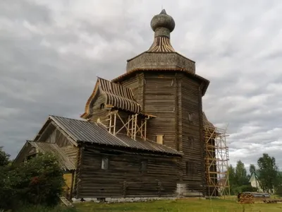 В Архангельской области рухнула деревянная церковь XIX века — храм Василия  Блаженного - 1 августа 2023 - 29.ru