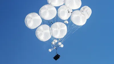 Первокурсники Одесской военной академии совершили первый прыжок с парашютом  (фото) | Новости Одессы