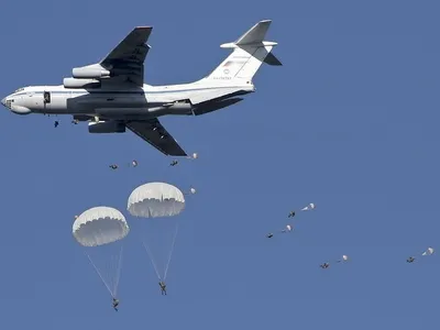 Причиной ЧП с десантниками в небе под Псковом стала нелепая случайность -  KP.RU