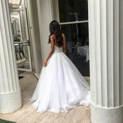 Девушка в свадебном платье со спины - 75 фото