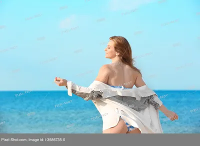 Девушка и океан - 48 фото