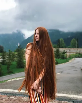 Девушка с темными волосами брюнетка» — создано в Шедевруме