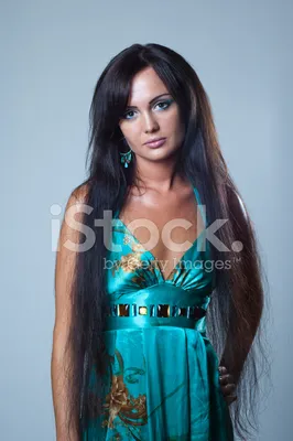 Портрет красивой грустной девушки с длинными темными волосами Стоковое Фото  - изображение насчитывающей взволнованность, красивейшее: 160920698
