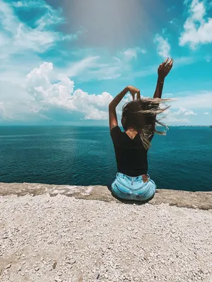 Фото девушек со спины возле моря 74 фото