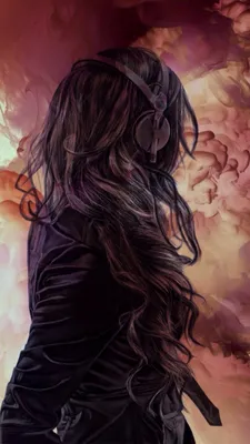 Полнометражное вид сзади красивой женщины с длинными черными волосами  Стоковое Фото - изображение насчитывающей способ, вакханические: 96915840