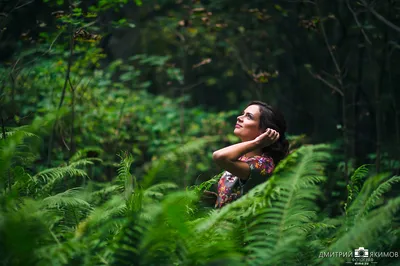 Девушка с корзинкой в лесу - 54 фото