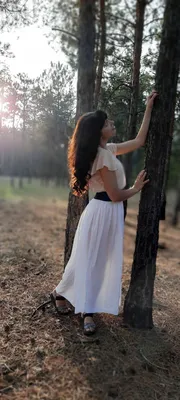 Фото девушки в лесу