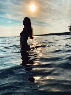 Девушка на море | Пляжные фотографии позы, Пляжная фотография, Летние фото