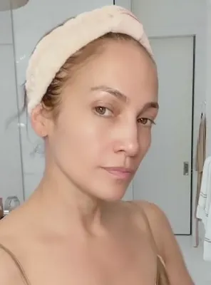 Как 53-летняя Дженнифер Лопес выглядит без макияжа?