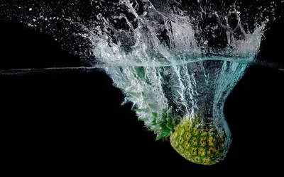 вода чистая в стакане и свежие фрукты на белом фоне Stock Photo | Adobe  Stock