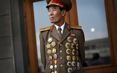 А вы знали, откуда у всех генералов Северной Кореи так много медалей, если  они нигде не воевали с 1950-х годов? | C A E S A R | Дзен
