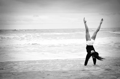 AquaLife - Посмотрите какая невероятная красота 😍 #море #рассветноесолнце  #пляж и #гимнастка #идеальноесочетание Хотите так же? Обращайтесь к нашей  съёмочной группе за фотосессией 📷 или видео-роликом 📽️и к  #скзолотыезвездочки за идеями съёмок