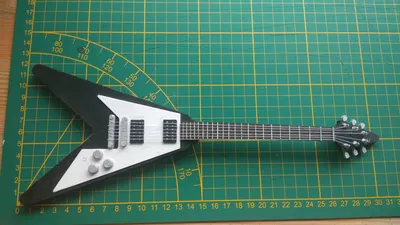 Бесплатный STL файл Мини-модель гитары Gibson Flying V・3D-печатная модель  для скачивания・Cults