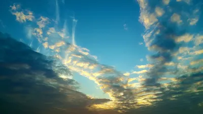 Голубое небо с облаками стоковое фото. изображение насчитывающей  описательно - 32781420