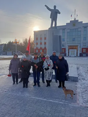 Памятник «Связь поколений» в городе Урай ХМАО Югра