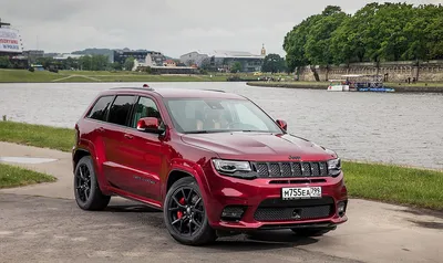 Скачать обои \"Джип Гранд Чероки Srt8\" на телефон в высоком качестве,  вертикальные картинки \"Джип Гранд Чероки Srt8\" бесплатно