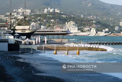 Вид на город Ялты от моря редакционное стоковое фото. изображение  насчитывающей побережье - 85369433