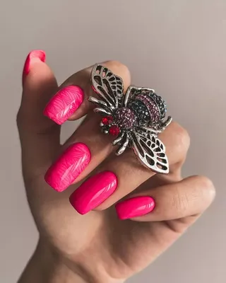 Сделать яркий маникюр и педикюр в Москве - студия маникюра Tiffany Nails