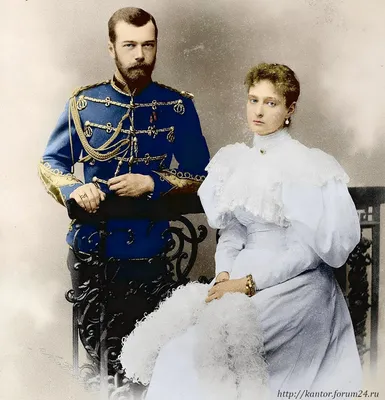 Цветные фото царской семьи на балу впечатлили роскошью