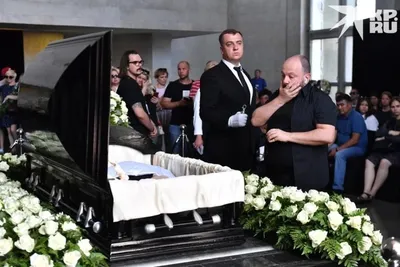 Андрей Разин почтил память Юрия Шатунова спустя 40 дней после его смерти -  Вокруг ТВ.