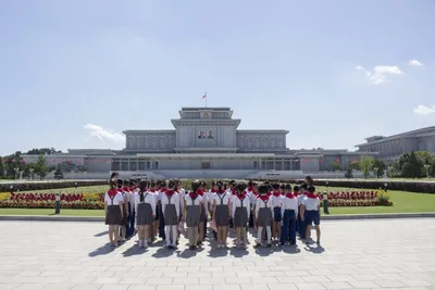 Ким Чен Ын привез дочь на базу ВВС Северной Кореи - Газета.Ru | Новости