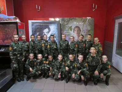 Русские кадеты в форме маршируя на парад Редакционное Фотография -  изображение насчитывающей антропологического, убийство: 142797162