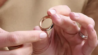 Хиромант рассказала, на каком пальце носить кольцо для привлечения удачи –  Москва 24, 17.03.2023