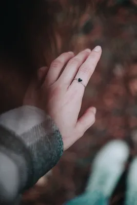 Символика украшений: как понять характер женщины по кольцу на пальце