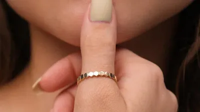 На каком пальце носить кольцо – значение и символизм разных пальцев