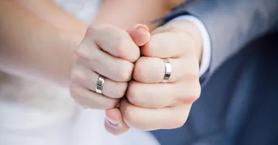 На какой руке носят обручальное кольцо — Полезные материалы на  корпоративном сайте «Русские Самоцветы»