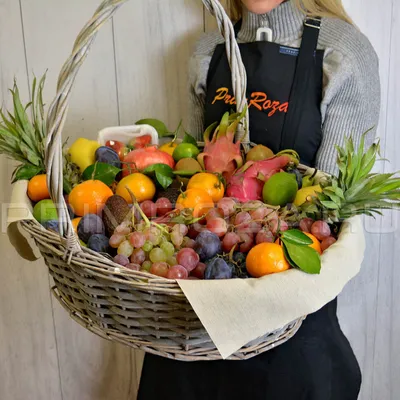 Корзина «Цветы и фрукты» заказать в интернет-магазине Роз-Маркет в  Краснодаре по цене 4 300 руб.