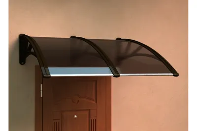 Входной козырек из поликарбоната с пластиковыми кронштейнами для входной  двери и крыльца