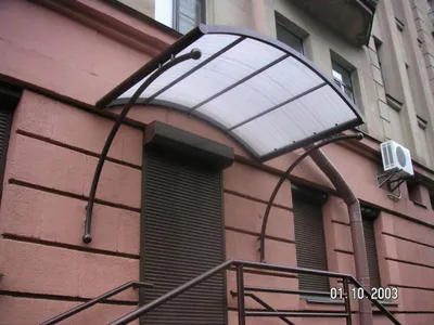 Прямой кованый козырек из поликарбоната КК-305: купить в Москве, фото, цены