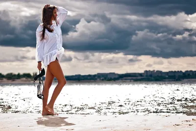 Сексуальная маленькая девочка на пляже Стоковое Фото - изображение  насчитывающей беспечально, желание: 66738782