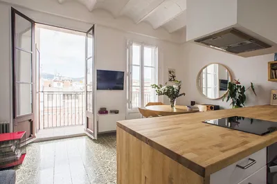 Фото современной кухни, соединенной с балконом