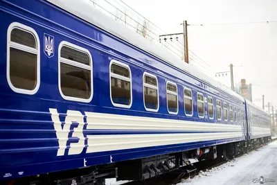 Поезд Харькова-Мариуполь с новыми купейными вагонами - фото