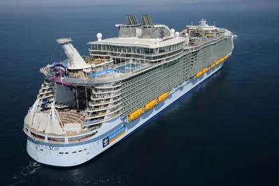 Крупнейший в мире лайнер Harmony of the Seas: выше Пизанской башни, длиной  в восемь \"Аэробусов\" - Последние мировые новости | Сегодня