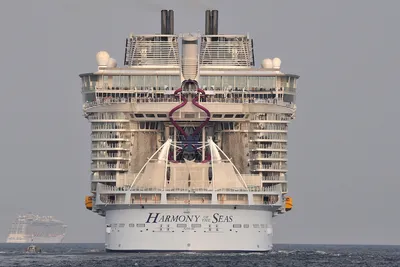 Икона Морей» — самый большой лайнер в мире: что есть на борту и сколько  стоит круиз | Ямал-Медиа