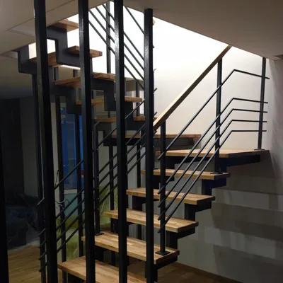 Поворотная лестница из металла и двухмаршевые металлические лестницы